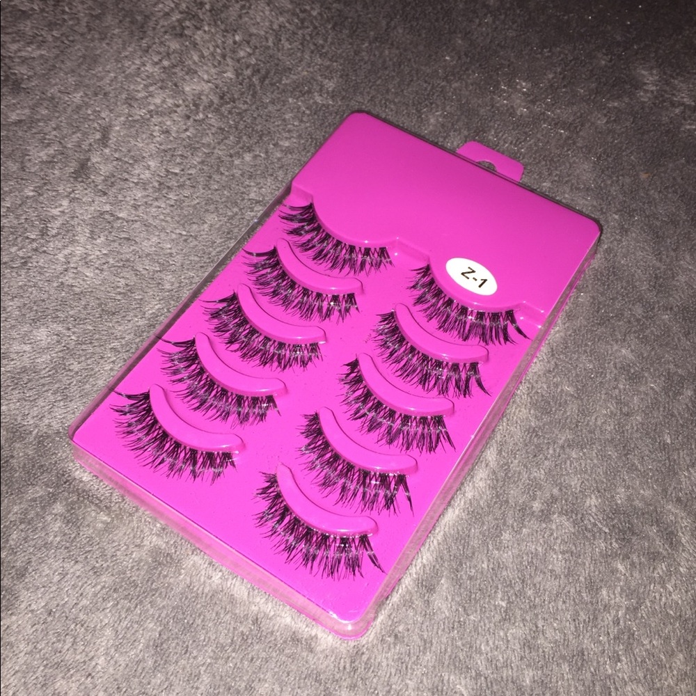False eyelashes